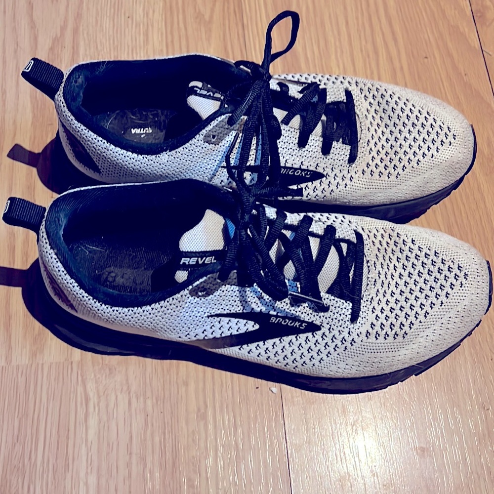 Womens Brooks Revel